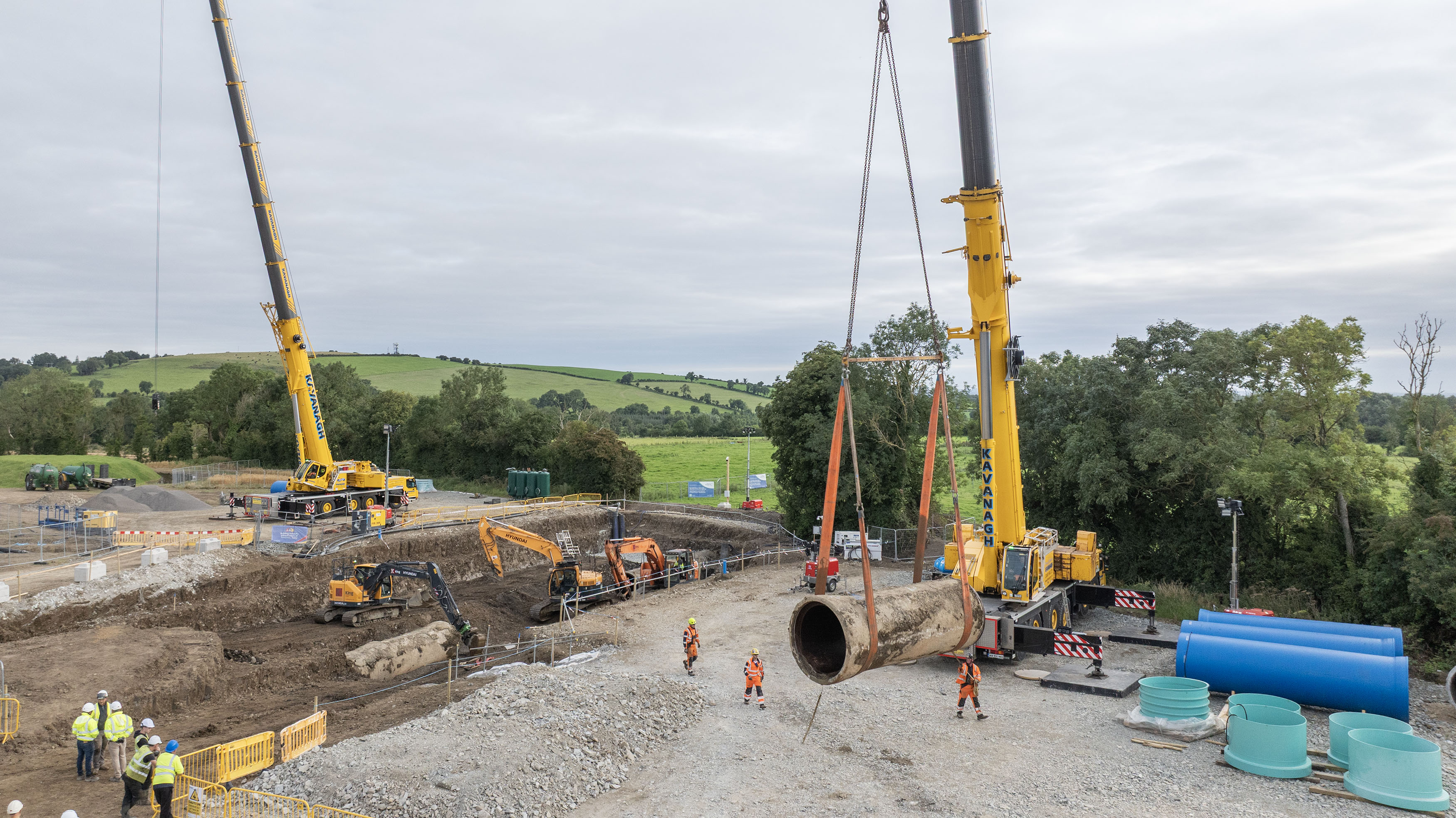 Crew lifting damaged pipe section on Ballymore Eustace to Saggart repair