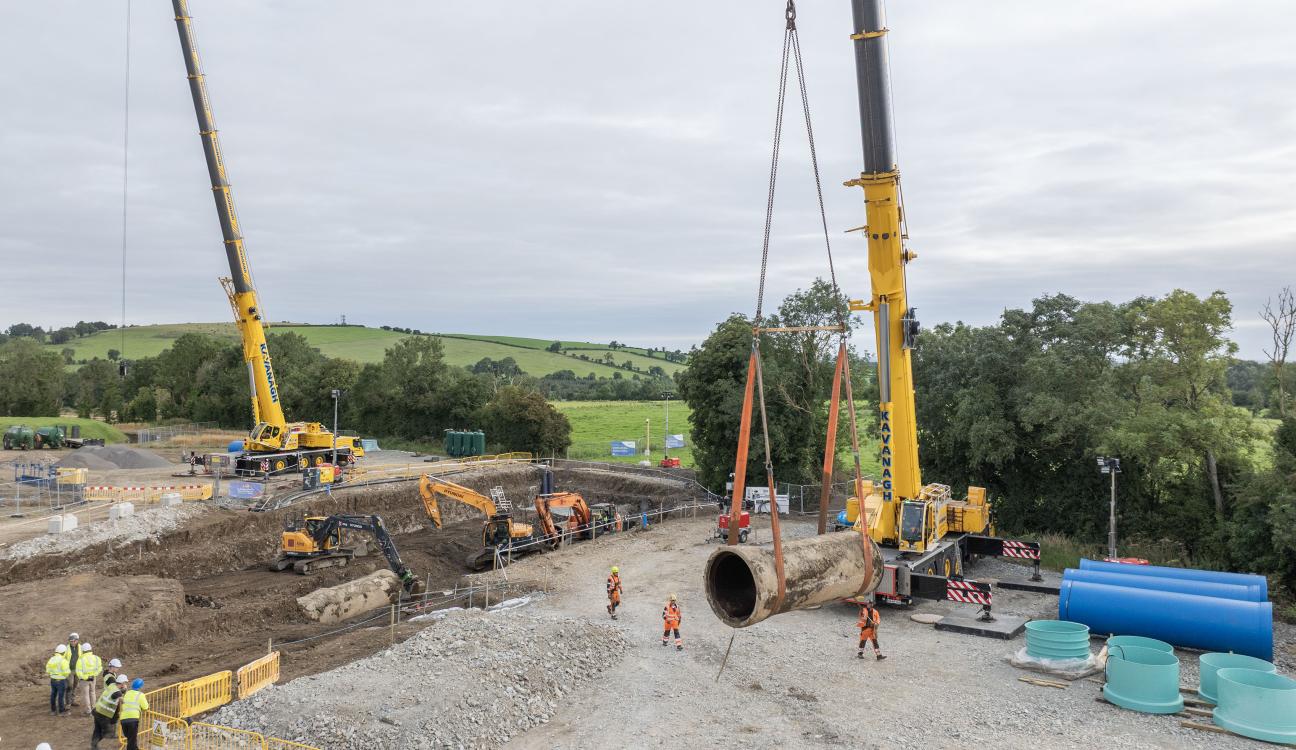 Crew lifting damaged pipe section on Ballymore Eustace to Saggart repair